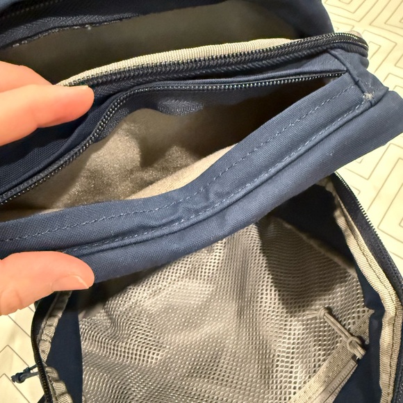 NWT Fjallraven Raven 28 Navy Backpack - Picture 13 of 13